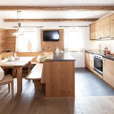 Loefflerhof Farm stay Monguelfo-Tesido / Welsberg-Taisten