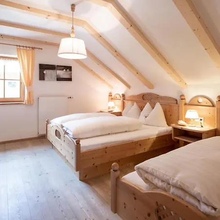 Farm stay Loefflerhof Monguelfo-Tesido / Welsberg-Taisten